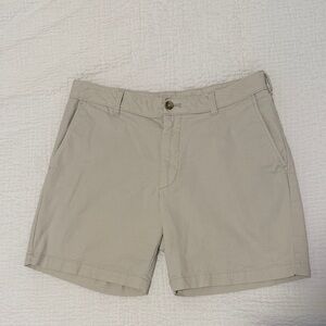 Izod Light Khaki Stretch Chino Shorts - 32 waist/7 Inch Inseam